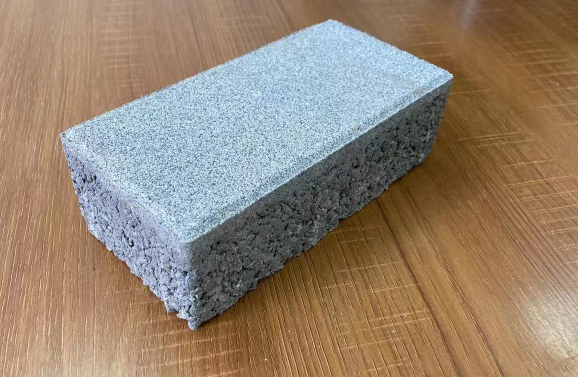 仿石PC砖与仿石透水砖的区别